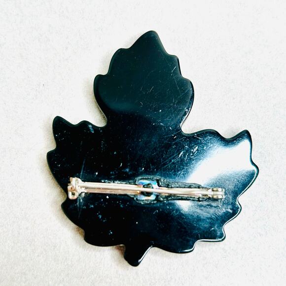 Vintage Resin Maple Leaf Pendant - Picture 3 of 5